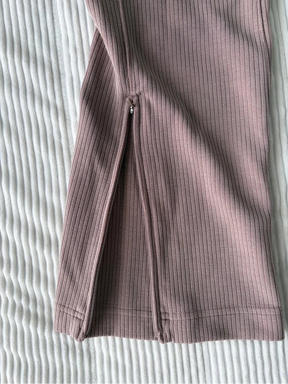 Lululemon Ribbed Cropped Pants Womens 4 Softstreme Zip-Leg High-Rise